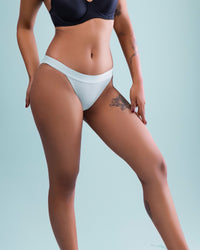 High-Cut Bikini – Soft & Stretchy