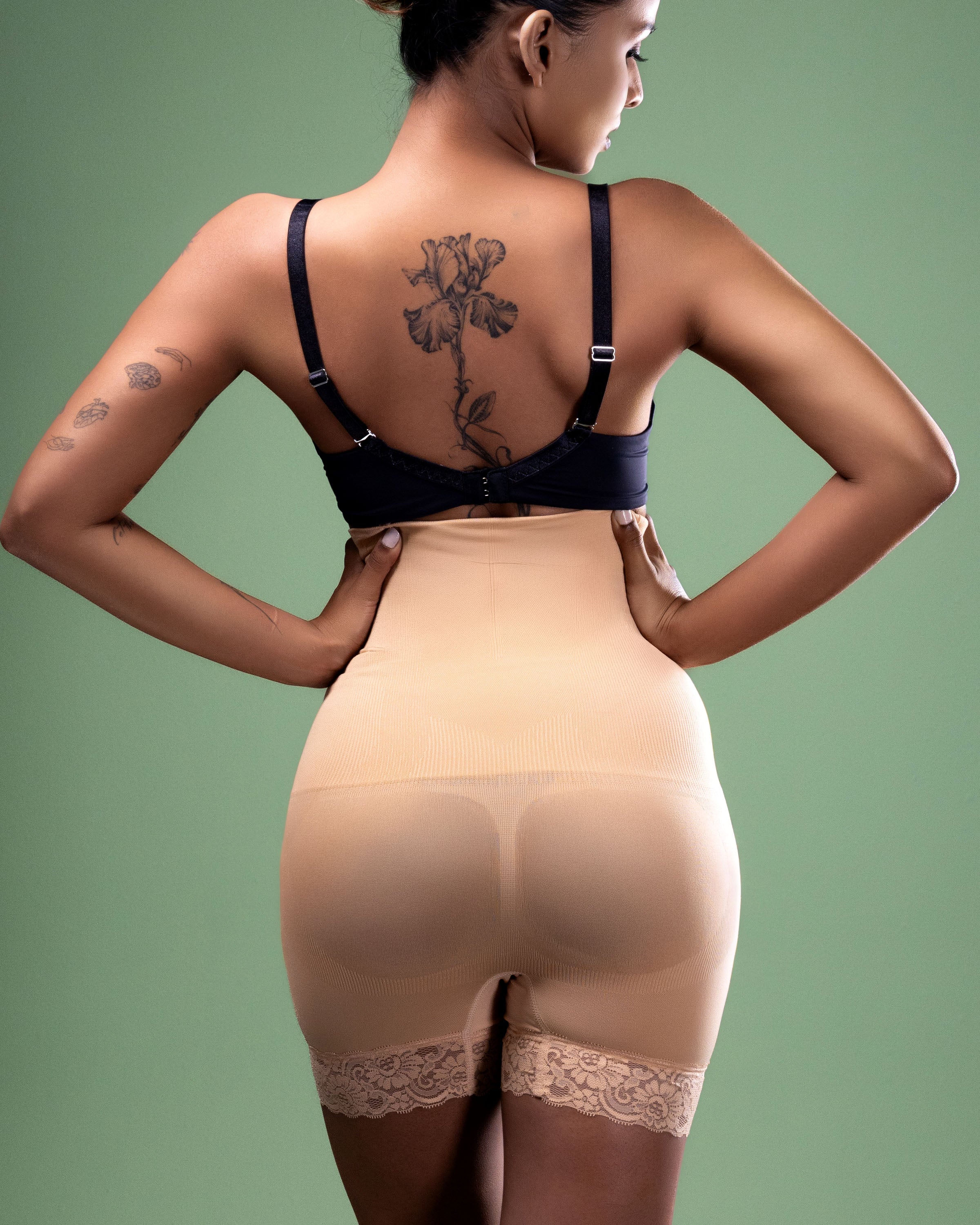 High-waist shaping short